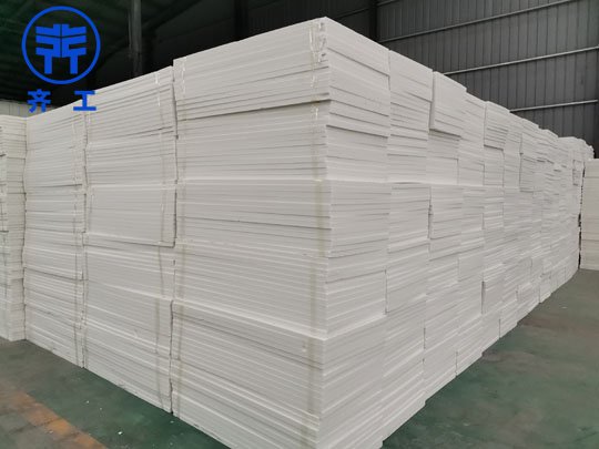 新型外墻復(fù)合巖棉板的優(yōu)勢和特點(diǎn)